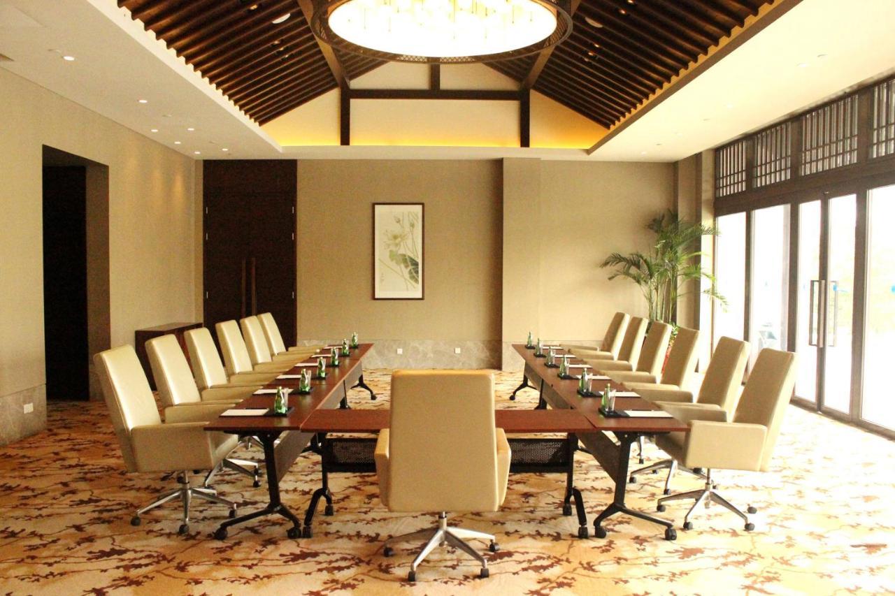 Radisson Blu Resort Wetland Park Wuxi  Bagian luar foto