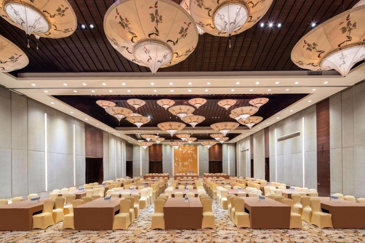 Radisson Blu Resort Wetland Park Wuxi  Bagian luar foto