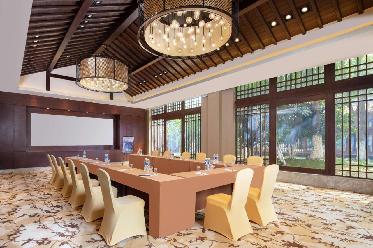 Radisson Blu Resort Wetland Park Wuxi  Bagian luar foto