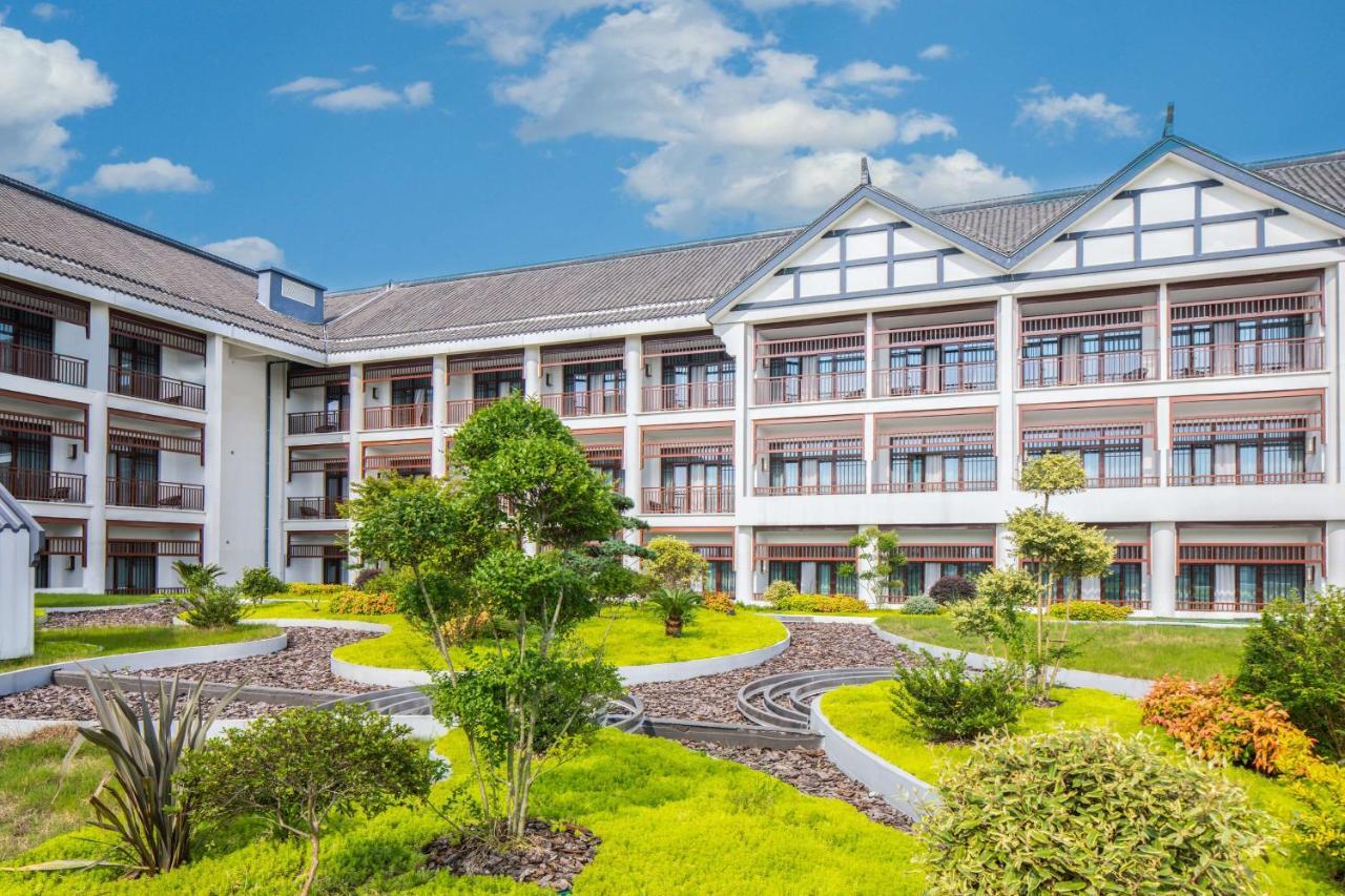 Radisson Blu Resort Wetland Park Wuxi  Bagian luar foto