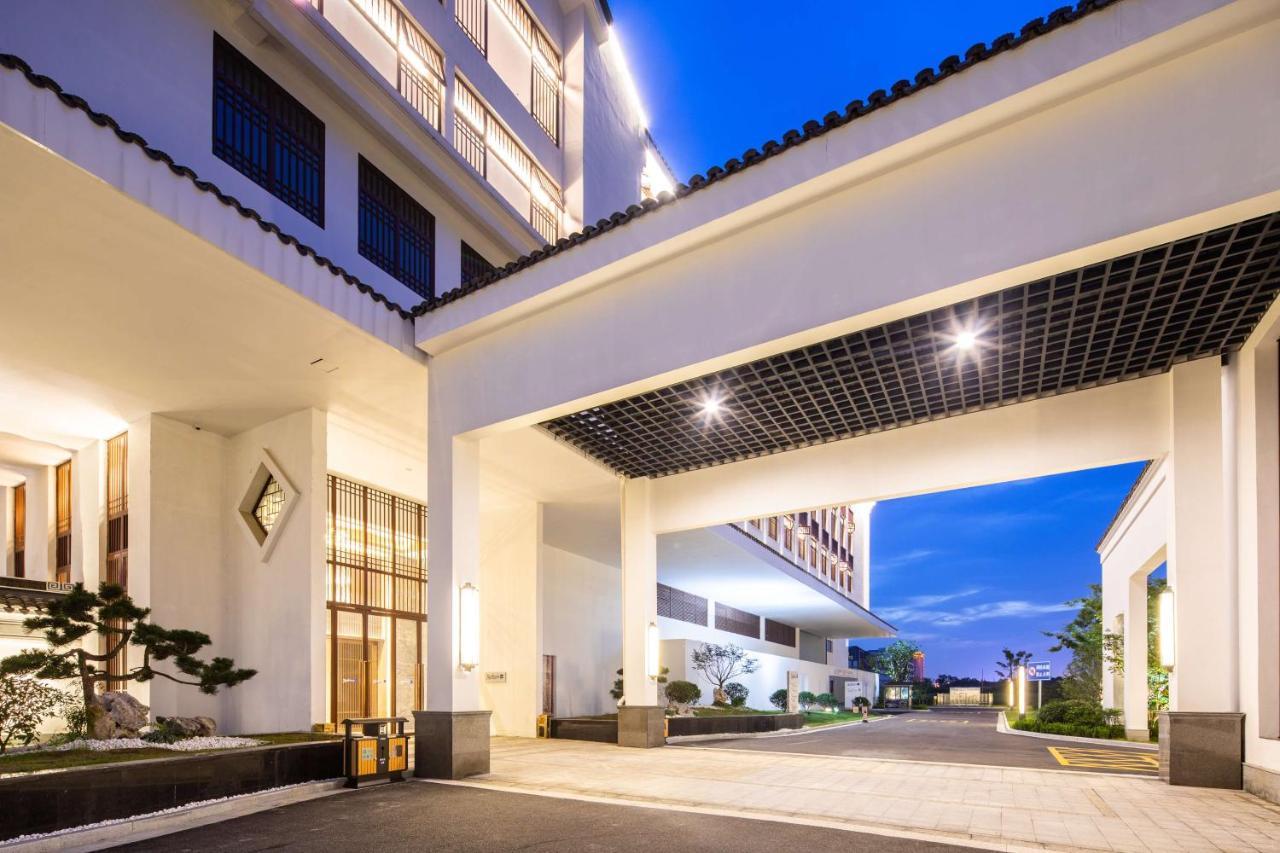 Radisson Blu Resort Wetland Park Wuxi  Bagian luar foto