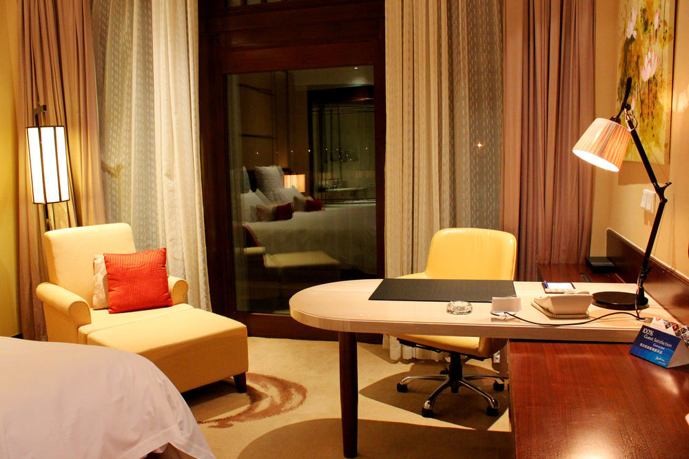 Radisson Blu Resort Wetland Park Wuxi  Bagian luar foto