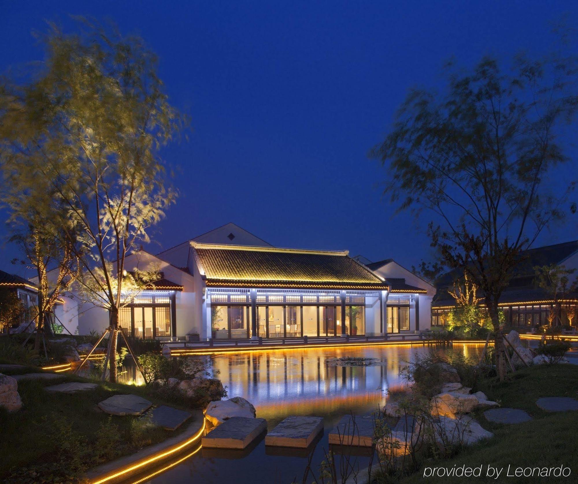 Radisson Blu Resort Wetland Park Wuxi  Bagian luar foto